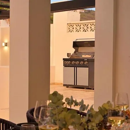 فيلة The Nest Tenerife أرونا
